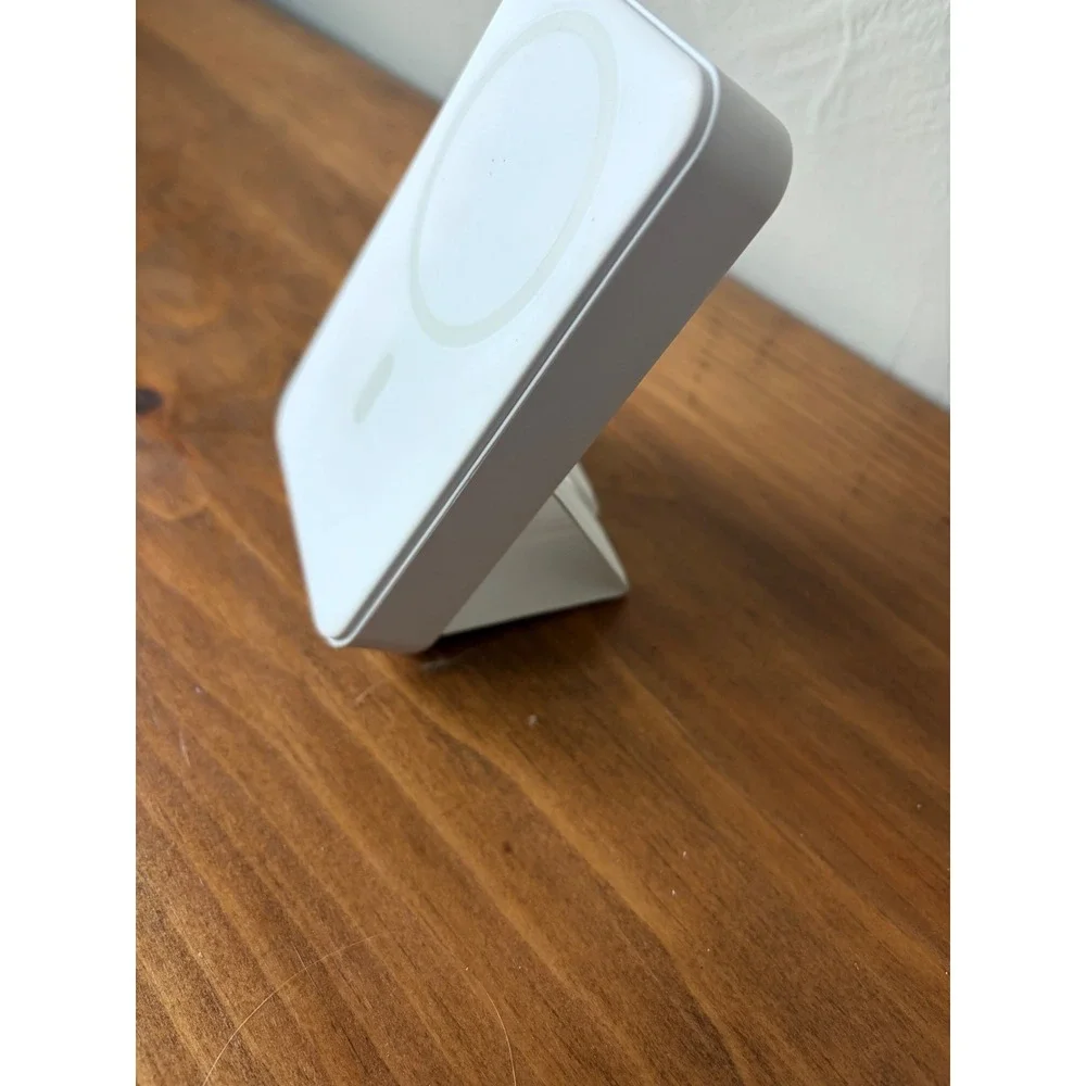 MagSafe Wireless Power Bank 10000mAh Portable Charger with Kickstand W014 White